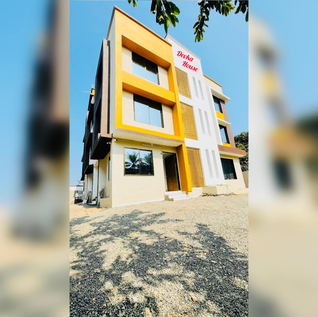 Devka House Hotell Daman Exteriör bild